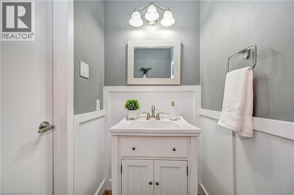 39 Southwood Drive, Kitchener, ON - Indoor Photo Showing Bathroom