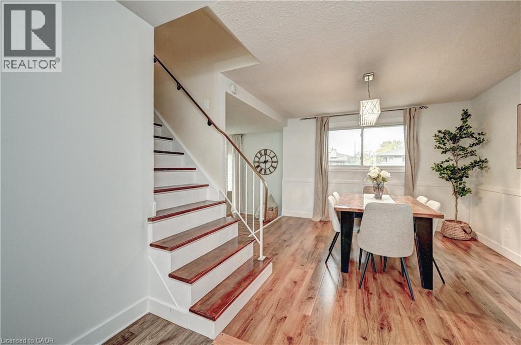 39 Southwood Drive, Kitchener, ON - Indoor Photo Showing Dining Room