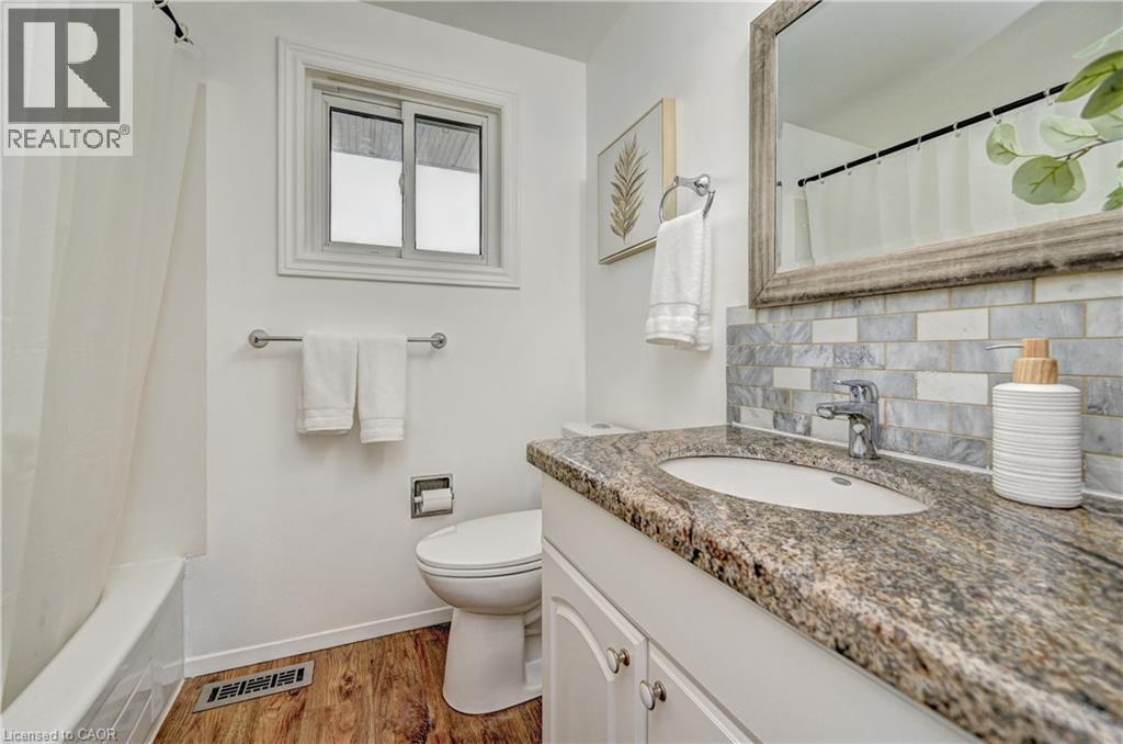 39 Southwood Drive, Kitchener, ON - Indoor Photo Showing Bathroom