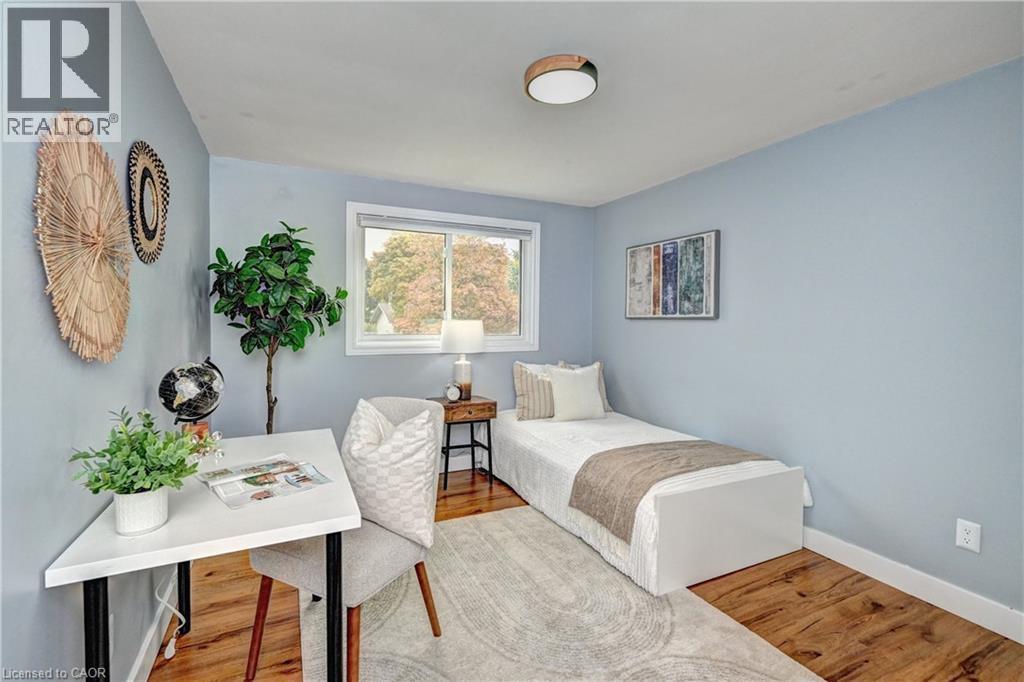 39 Southwood Drive, Kitchener, ON - Indoor Photo Showing Bedroom