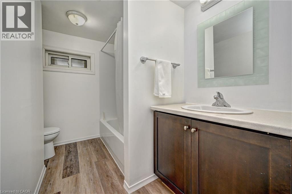 39 Southwood Drive, Kitchener, ON - Indoor Photo Showing Bathroom