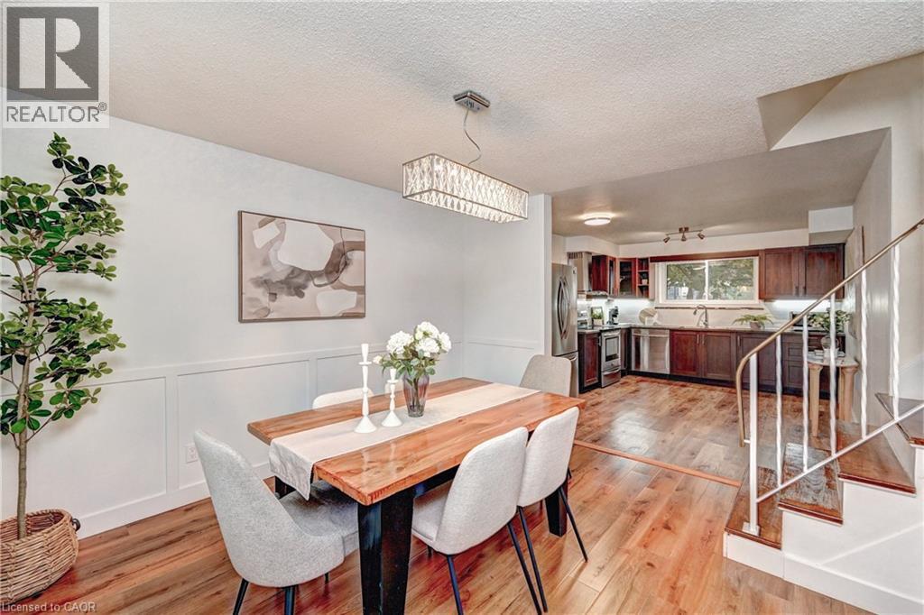 39 Southwood Drive, Kitchener, ON - Indoor Photo Showing Dining Room