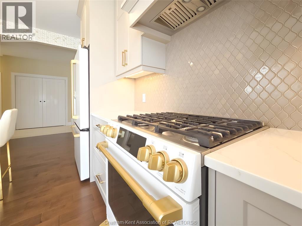 7 Tracy Drive, Chatham, ON - Indoor Photo Showing Kitchen With Upgraded Kitchen