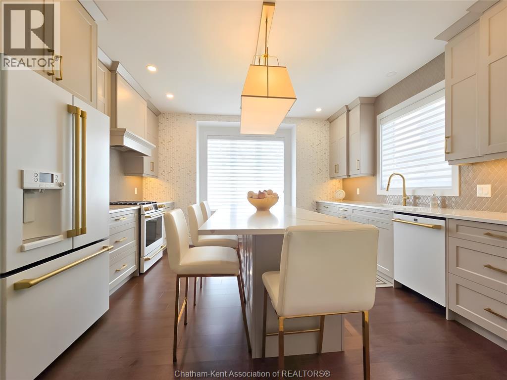 7 Tracy Drive, Chatham, ON - Indoor Photo Showing Kitchen With Upgraded Kitchen