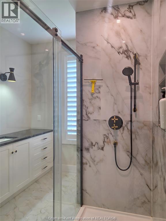 7 Tracy Drive, Chatham, ON - Indoor Photo Showing Bathroom