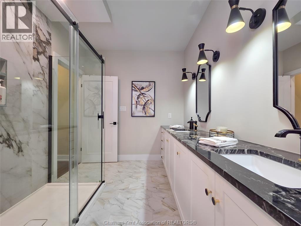 7 Tracy Drive, Chatham, ON - Indoor Photo Showing Bathroom