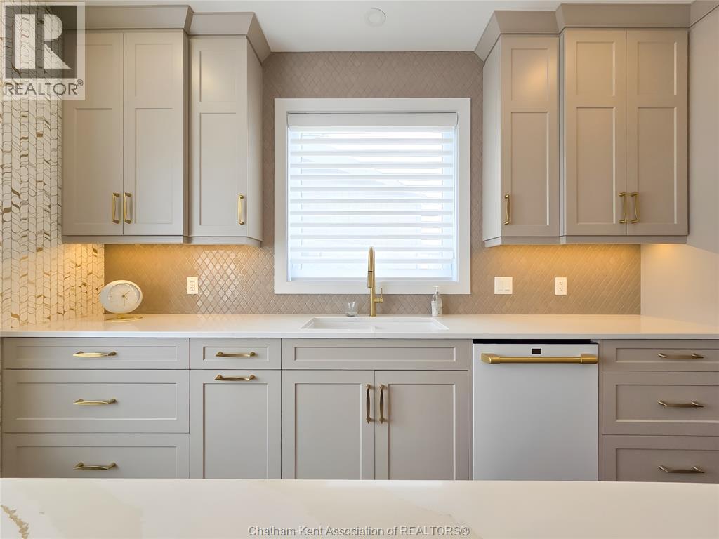 7 Tracy Drive, Chatham, ON - Indoor Photo Showing Kitchen
