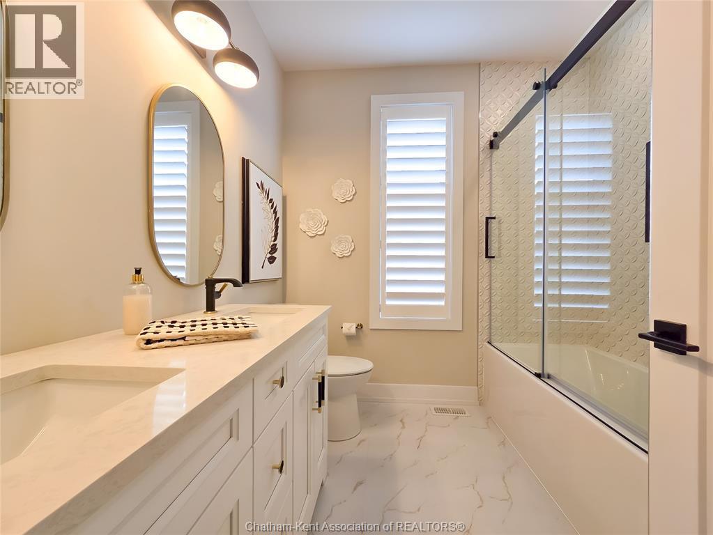 7 Tracy Drive, Chatham, ON - Indoor Photo Showing Bathroom