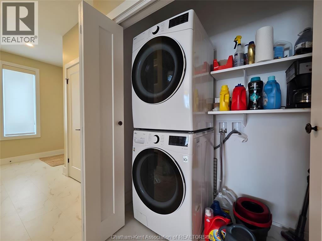 7 Tracy Drive, Chatham, ON - Indoor Photo Showing Laundry Room