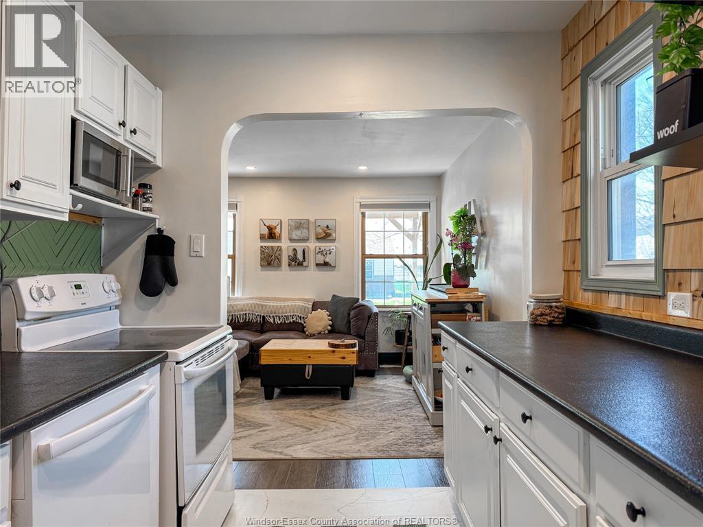 1704 Central, Windsor, ON - Indoor Photo Showing Kitchen