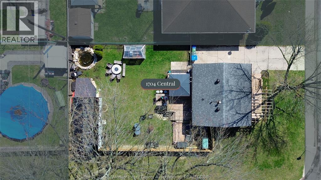 1704 Central, Windsor, ON - With View