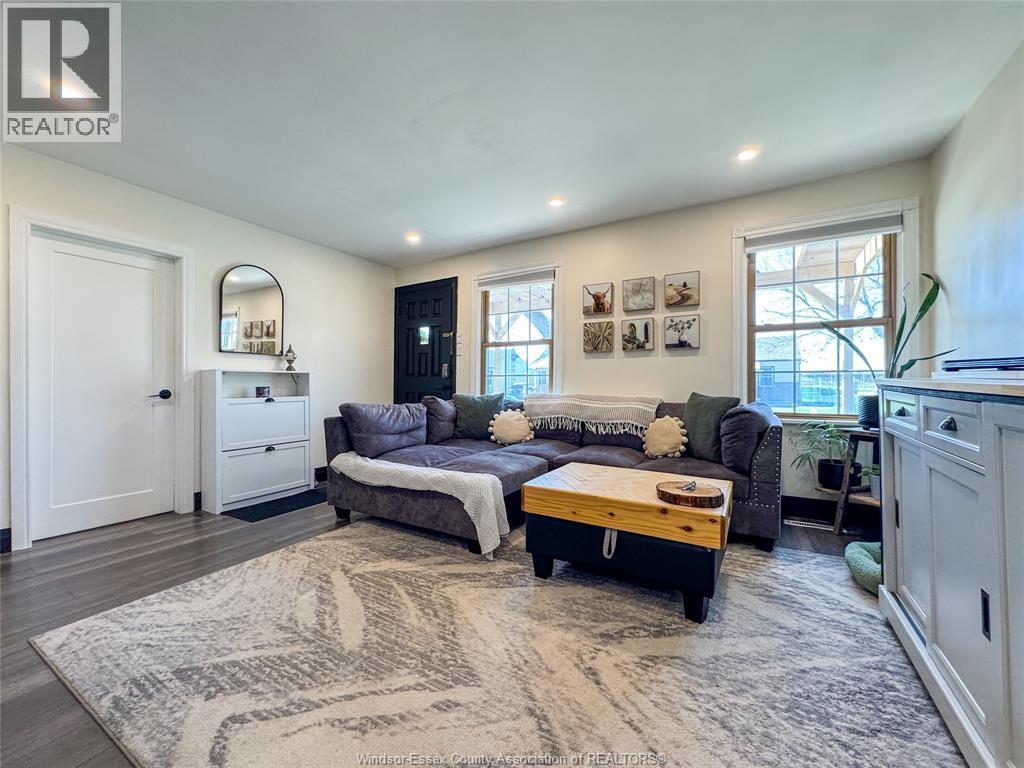 1704 Central, Windsor, ON - Indoor Photo Showing Other Room