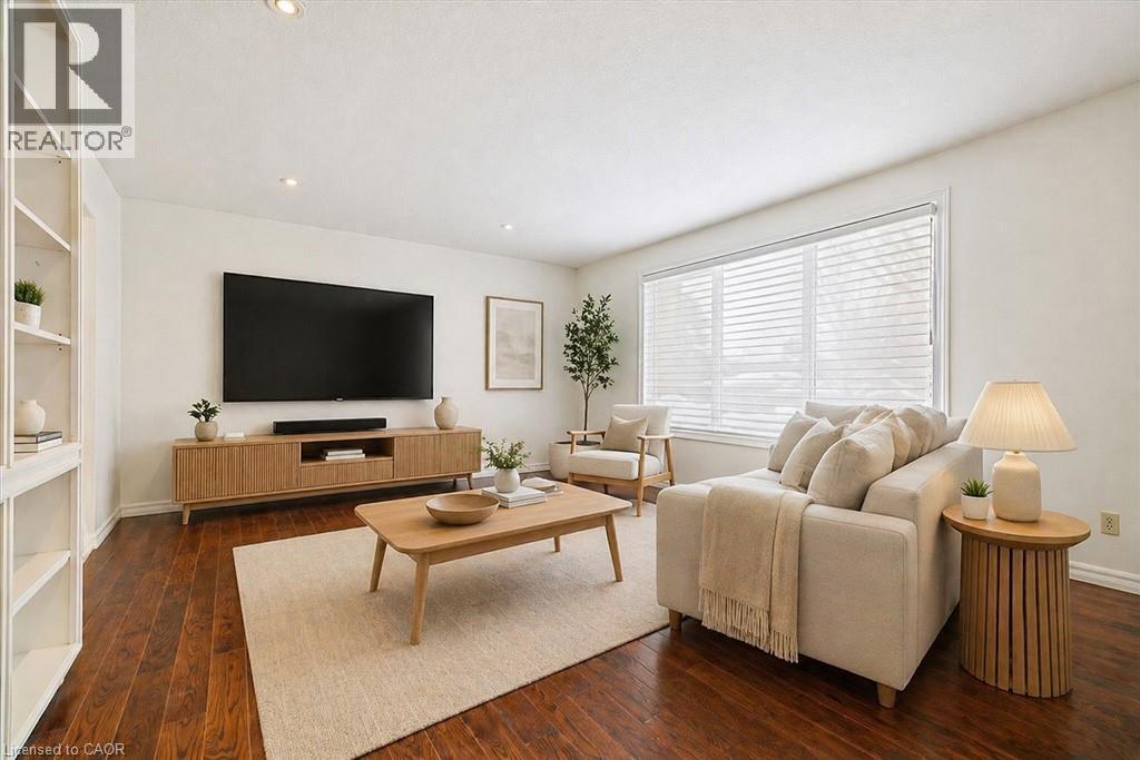 25 Bannisdale Way, Carlisle, ON - Indoor Photo Showing Living Room