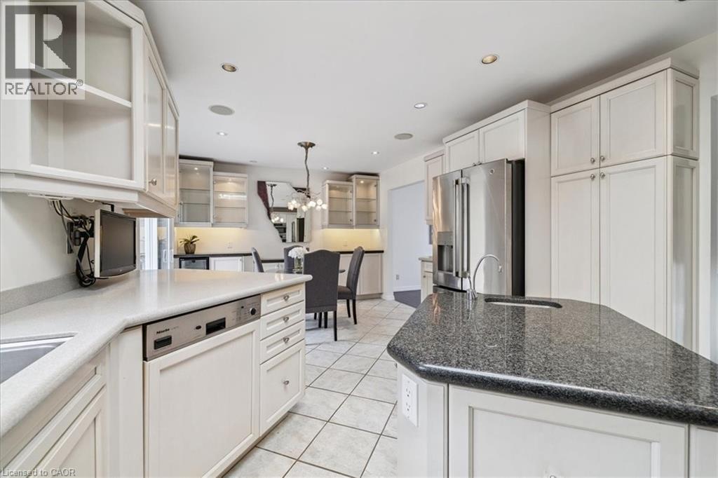 25 Bannisdale Way, Carlisle, ON - Indoor Photo Showing Kitchen