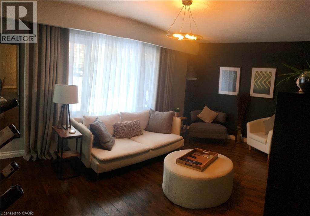 148 Green Valley Drive, Kitchener, ON - Indoor Photo Showing Living Room