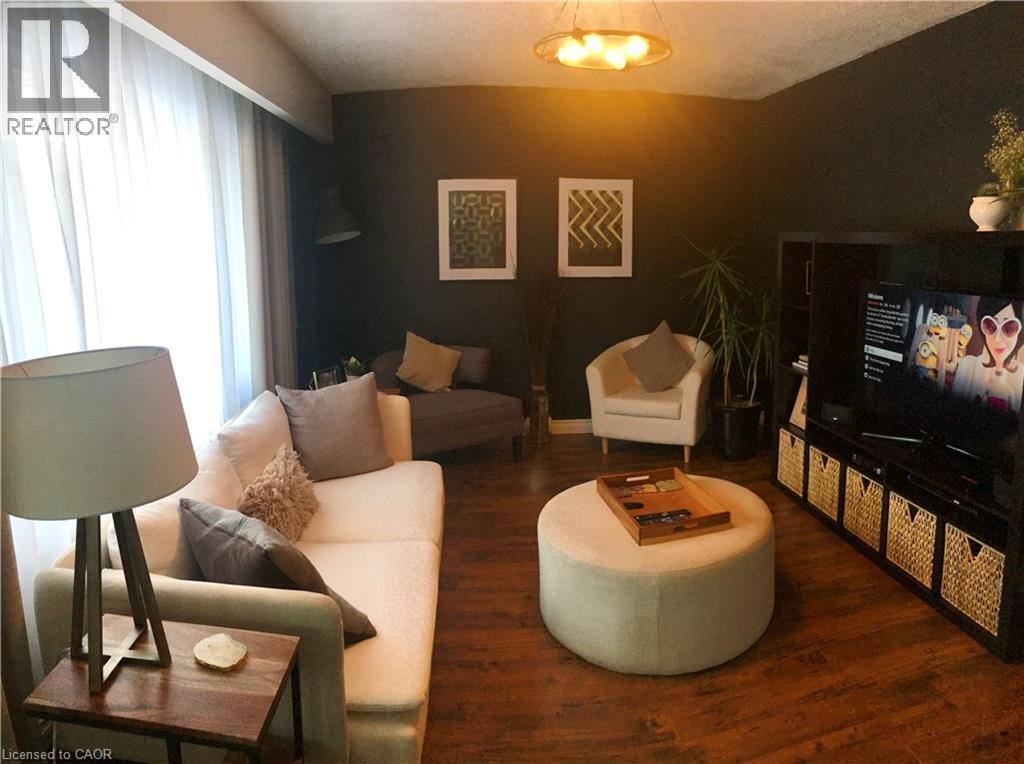 148 Green Valley Drive, Kitchener, ON - Indoor Photo Showing Living Room