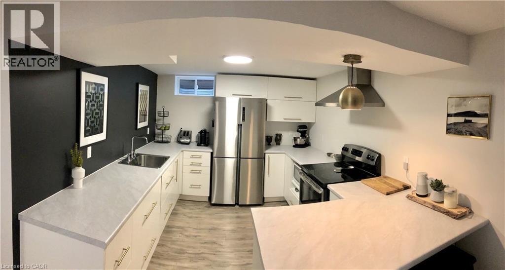 148 Green Valley Drive, Kitchener, ON - Indoor Photo Showing Kitchen