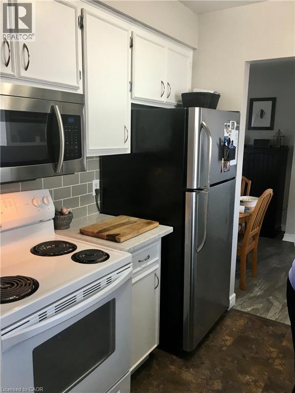 148 Green Valley Drive, Kitchener, ON - Indoor Photo Showing Kitchen