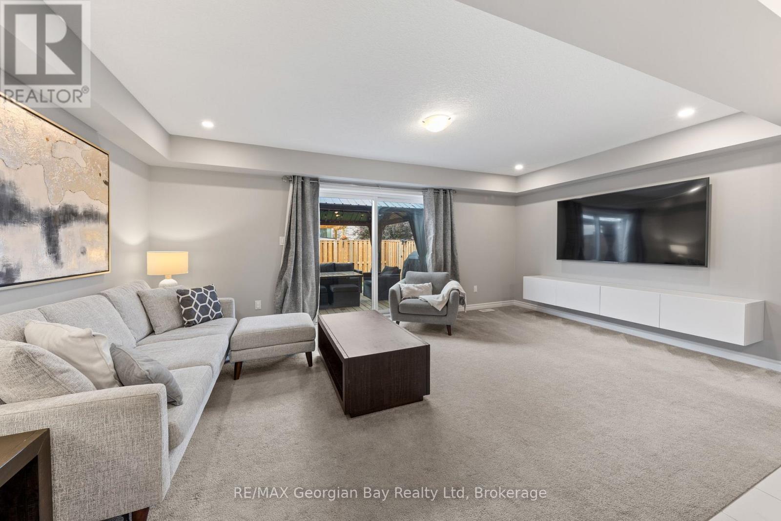 964 Wright Drive, Midland, ON - Indoor Photo Showing Living Room