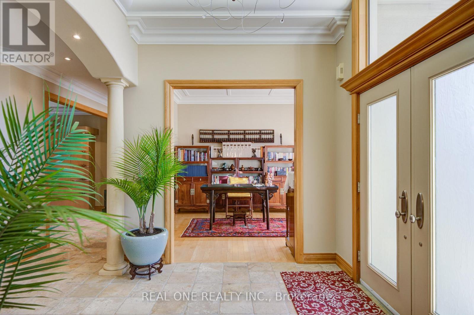 24 Maplehyrn Avenue, East Gwillimbury, ON - Indoor Photo Showing Other Room