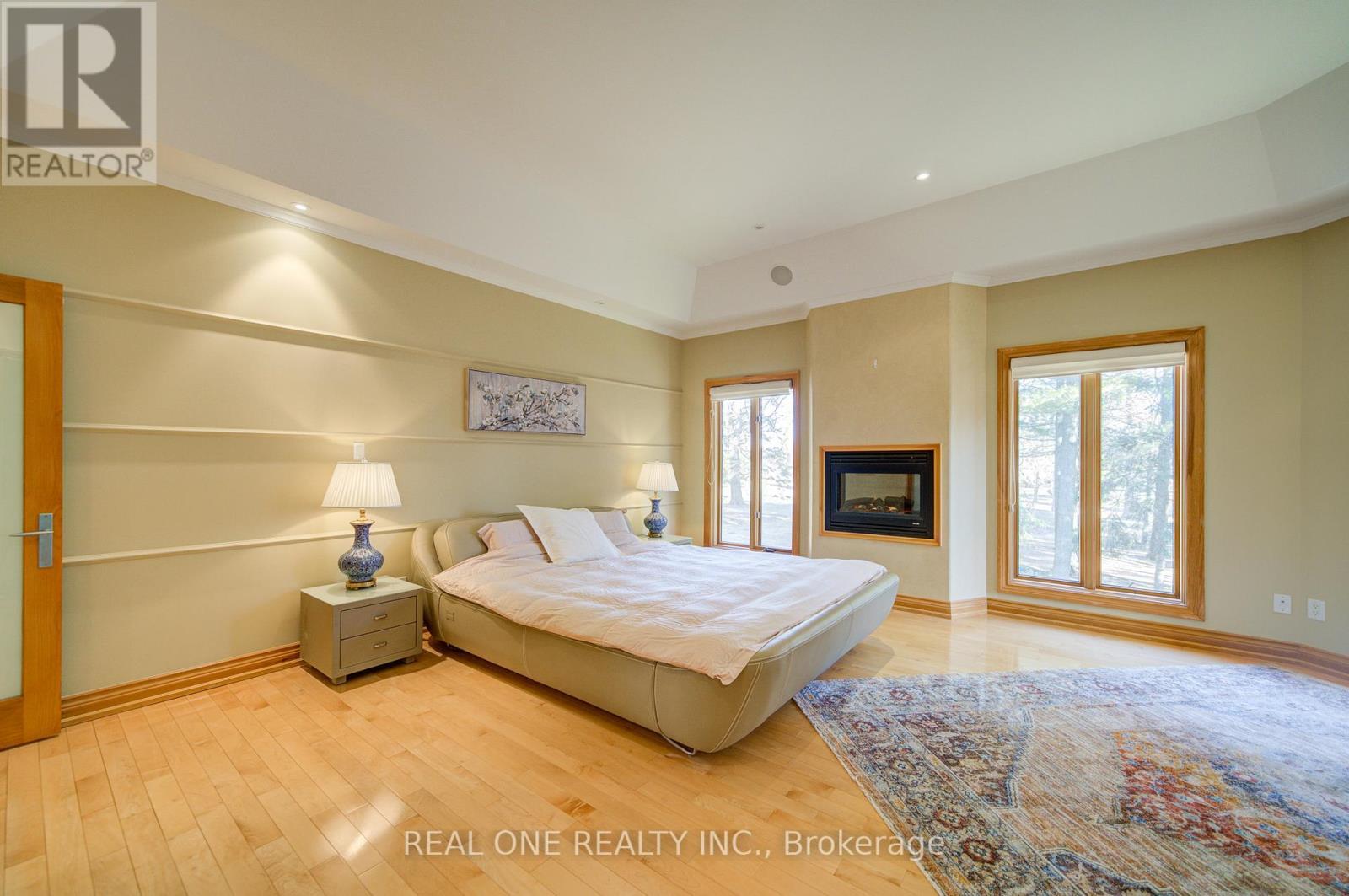 24 Maplehyrn Avenue, East Gwillimbury, ON - Indoor Photo Showing Bedroom