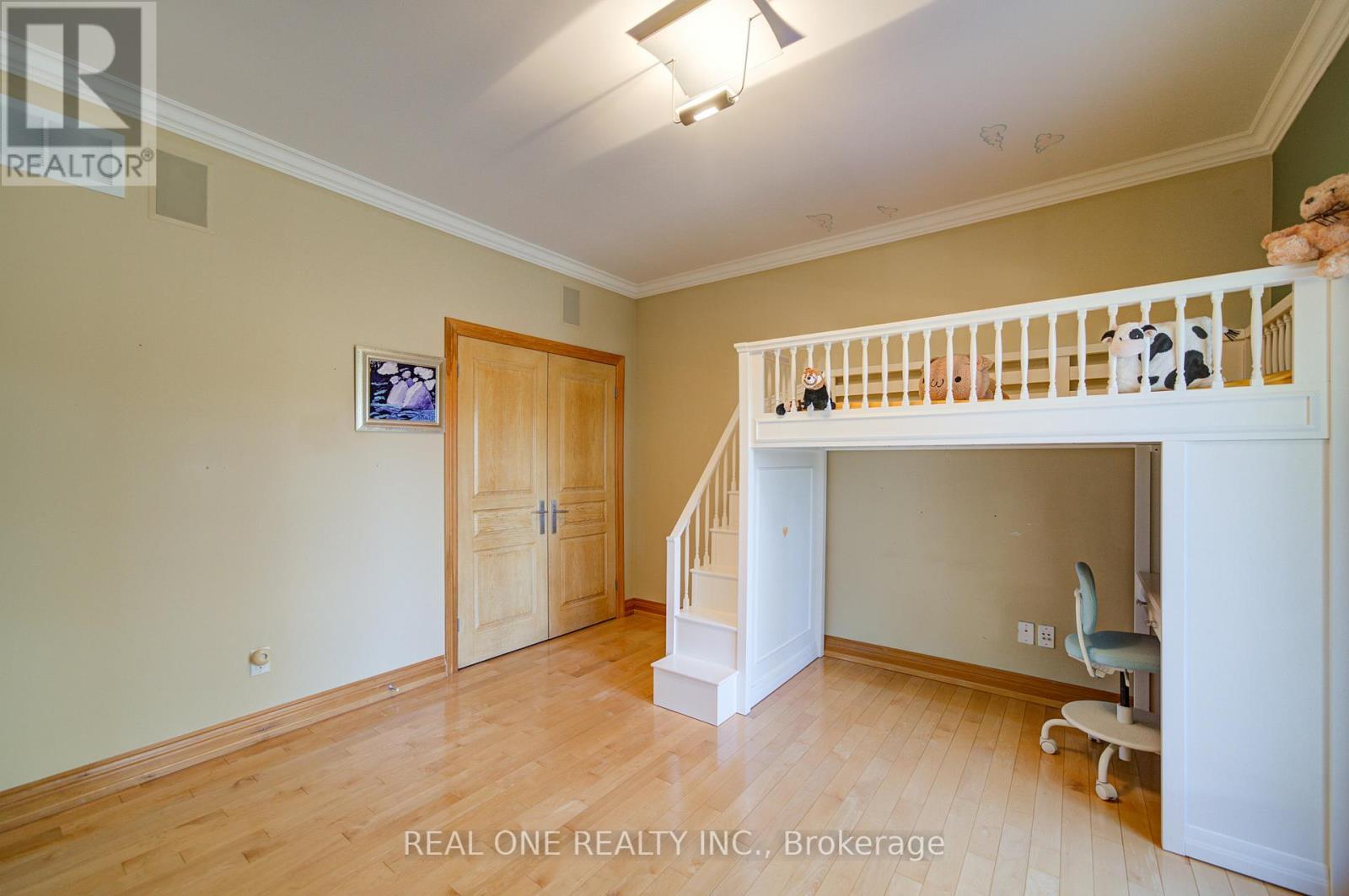 24 Maplehyrn Avenue, East Gwillimbury, ON - Indoor Photo Showing Other Room