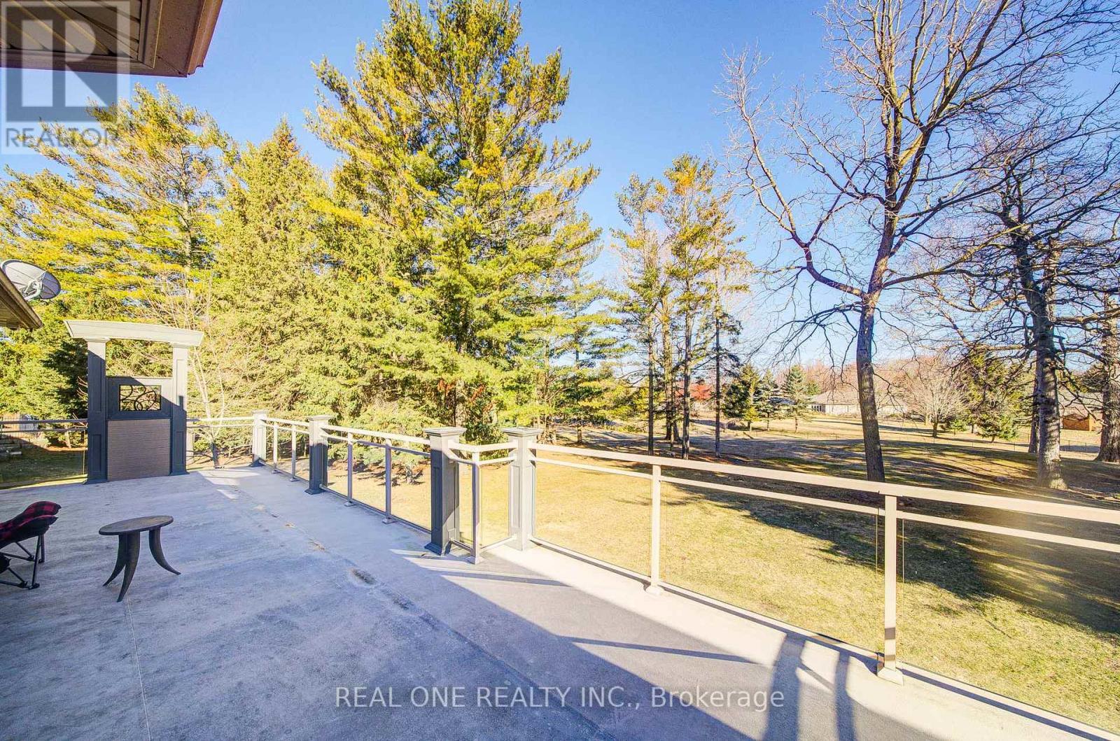 24 Maplehyrn Avenue, East Gwillimbury, ON - Outdoor