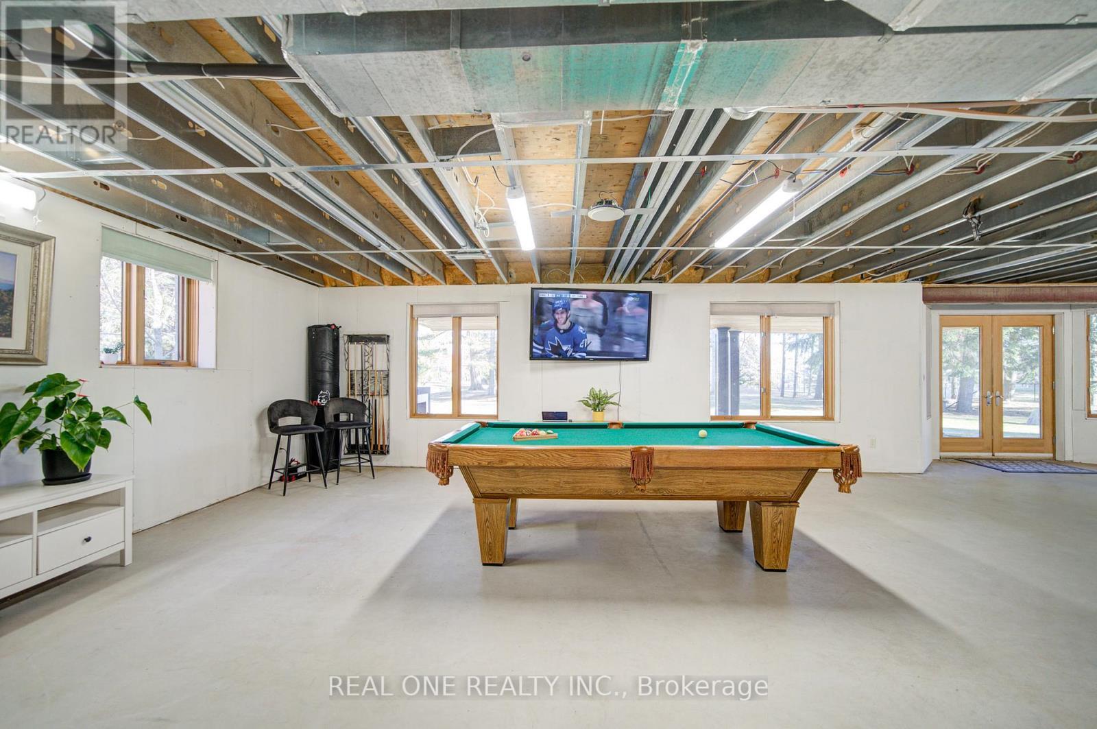 24 Maplehyrn Avenue, East Gwillimbury, ON - Indoor Photo Showing Other Room