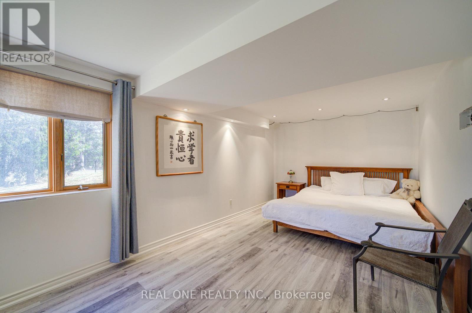 24 Maplehyrn Avenue, East Gwillimbury, ON - Indoor Photo Showing Bedroom