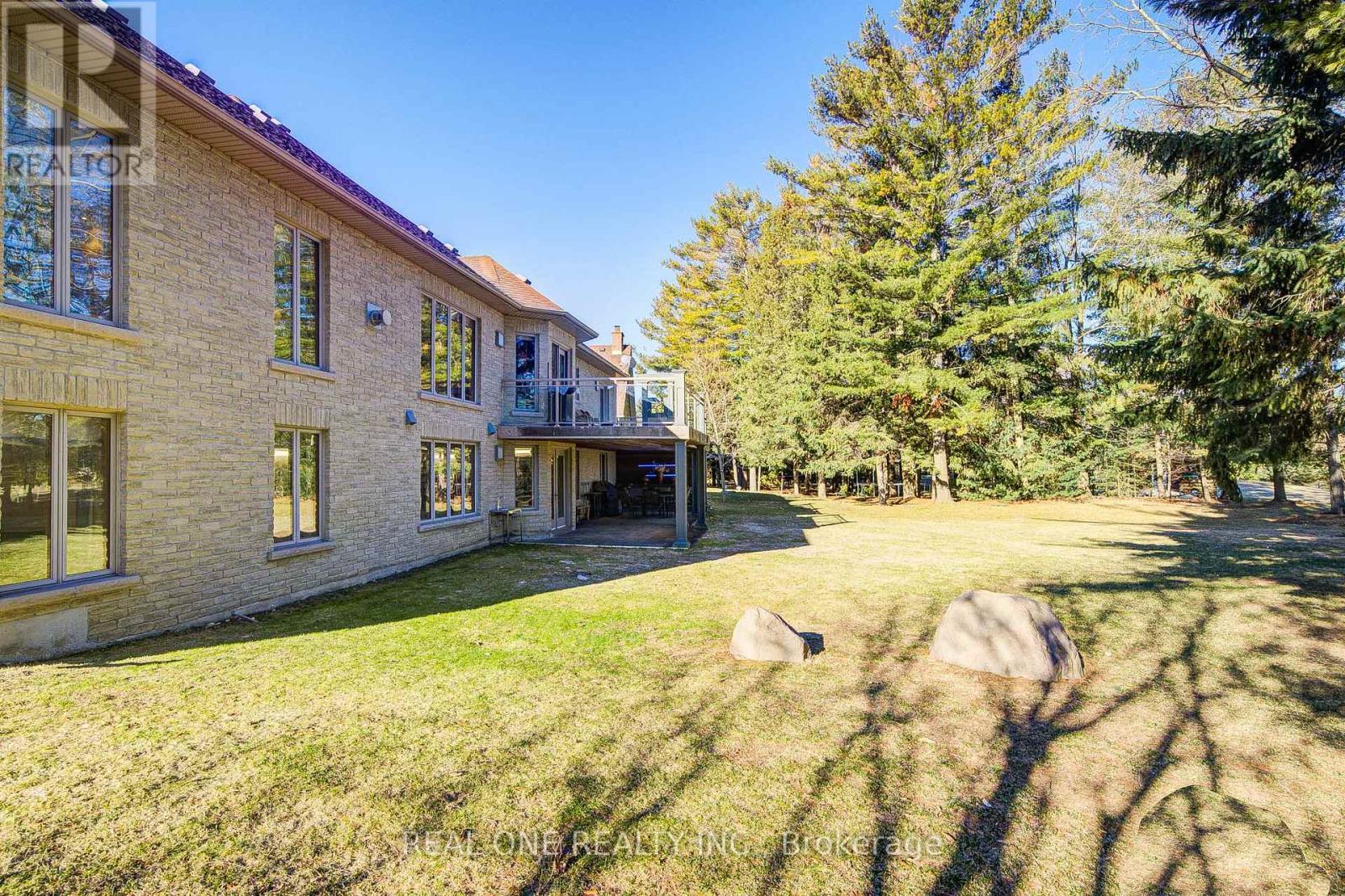 24 Maplehyrn Avenue, East Gwillimbury, ON - Outdoor