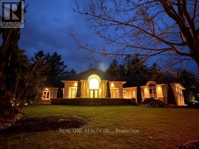 24 Maplehyrn Avenue, East Gwillimbury, ON - Outdoor