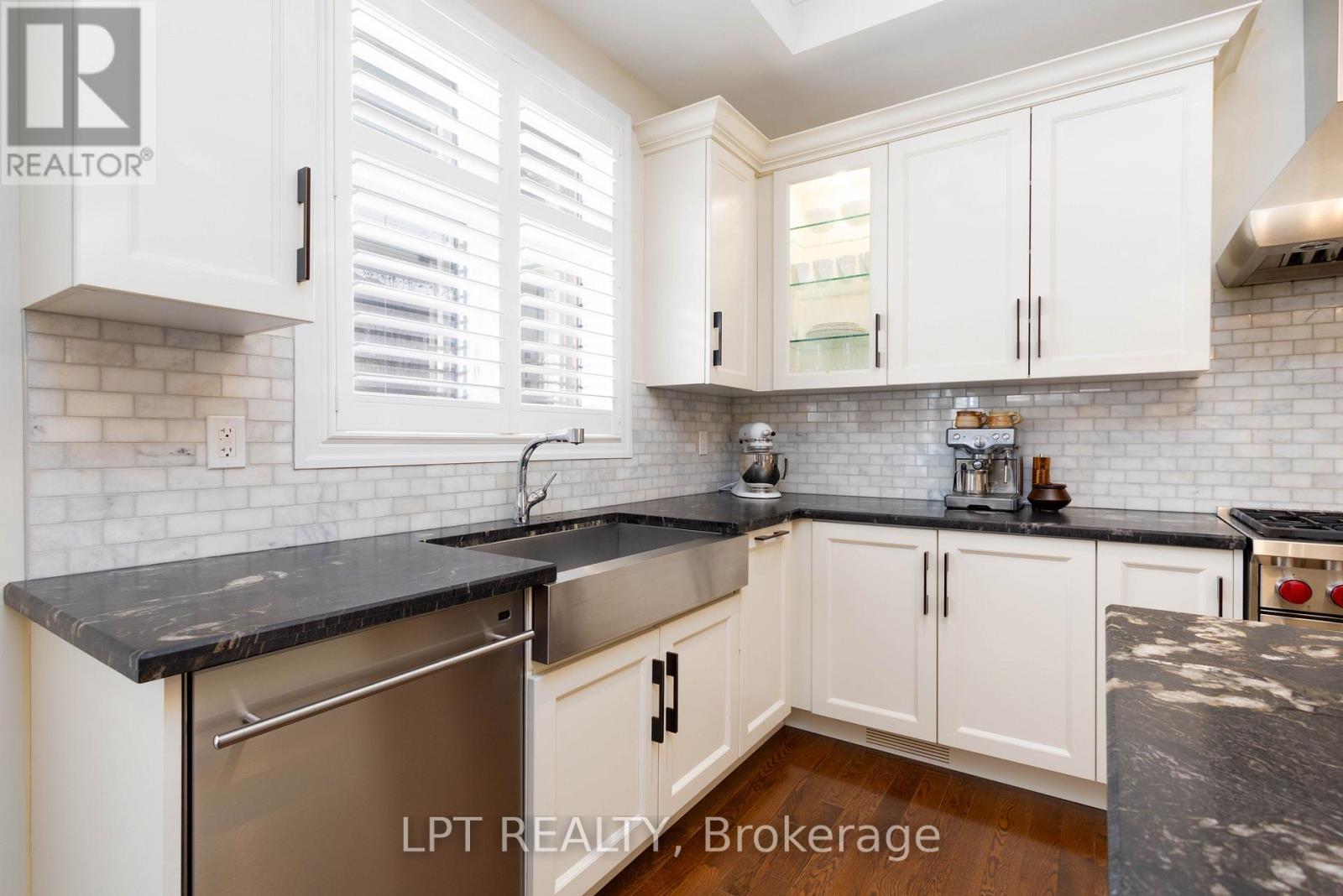 113 Burns Boulevard, King, ON - Indoor Photo Showing Kitchen With Upgraded Kitchen