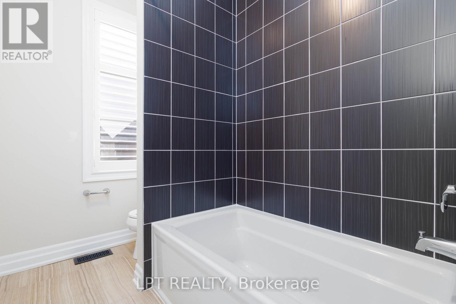 113 Burns Boulevard, King, ON - Indoor Photo Showing Bathroom