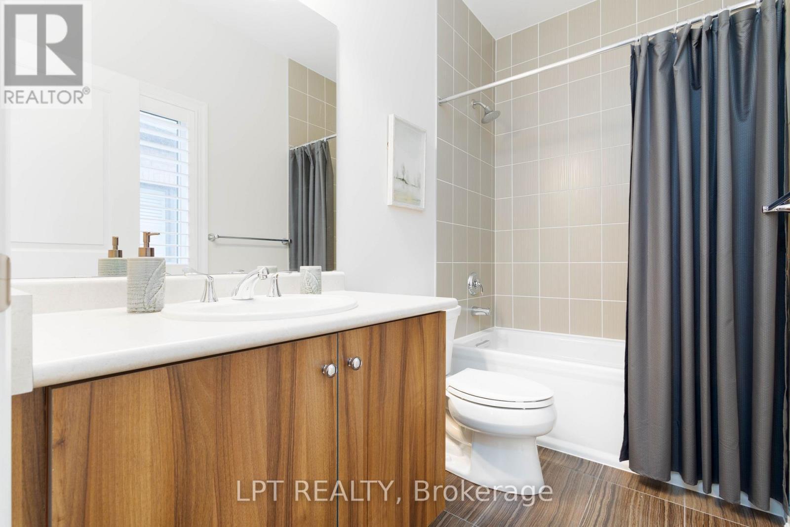 3rd & 4th Bedroom Jack & Jill - 113 Burns Boulevard, King, ON - Indoor Photo Showing Bathroom