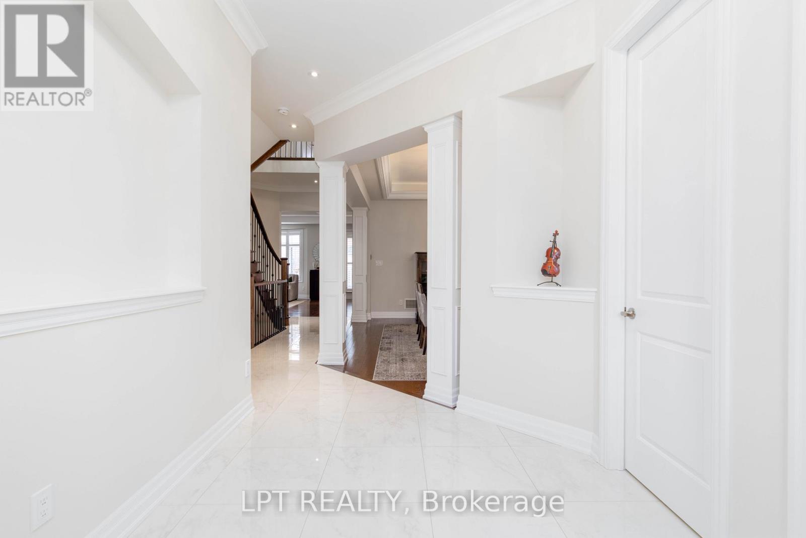 Light & Bright Throughout - 113 Burns Boulevard, King, ON - Indoor Photo Showing Other Room