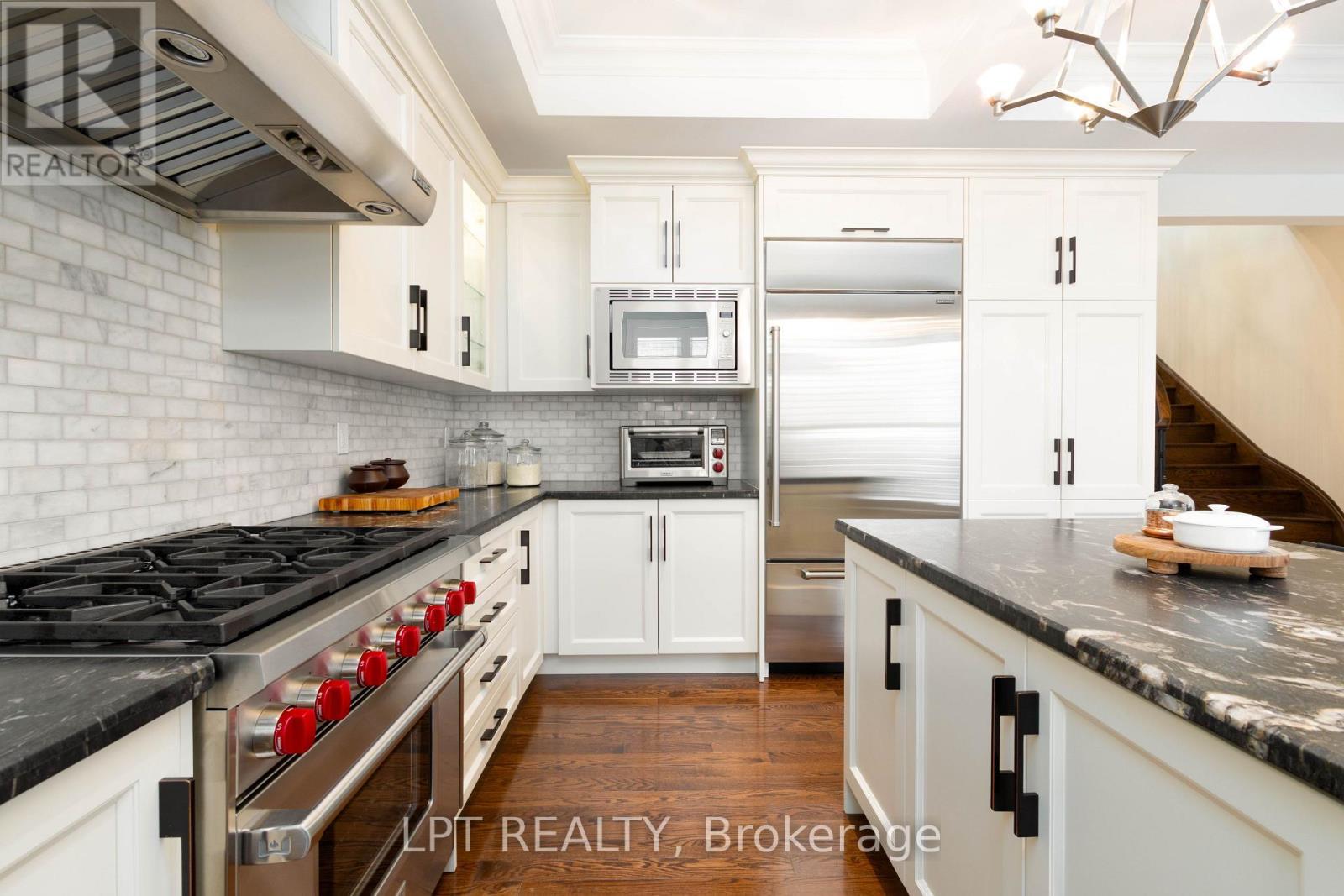 113 Burns Boulevard, King, ON - Indoor Photo Showing Kitchen With Upgraded Kitchen