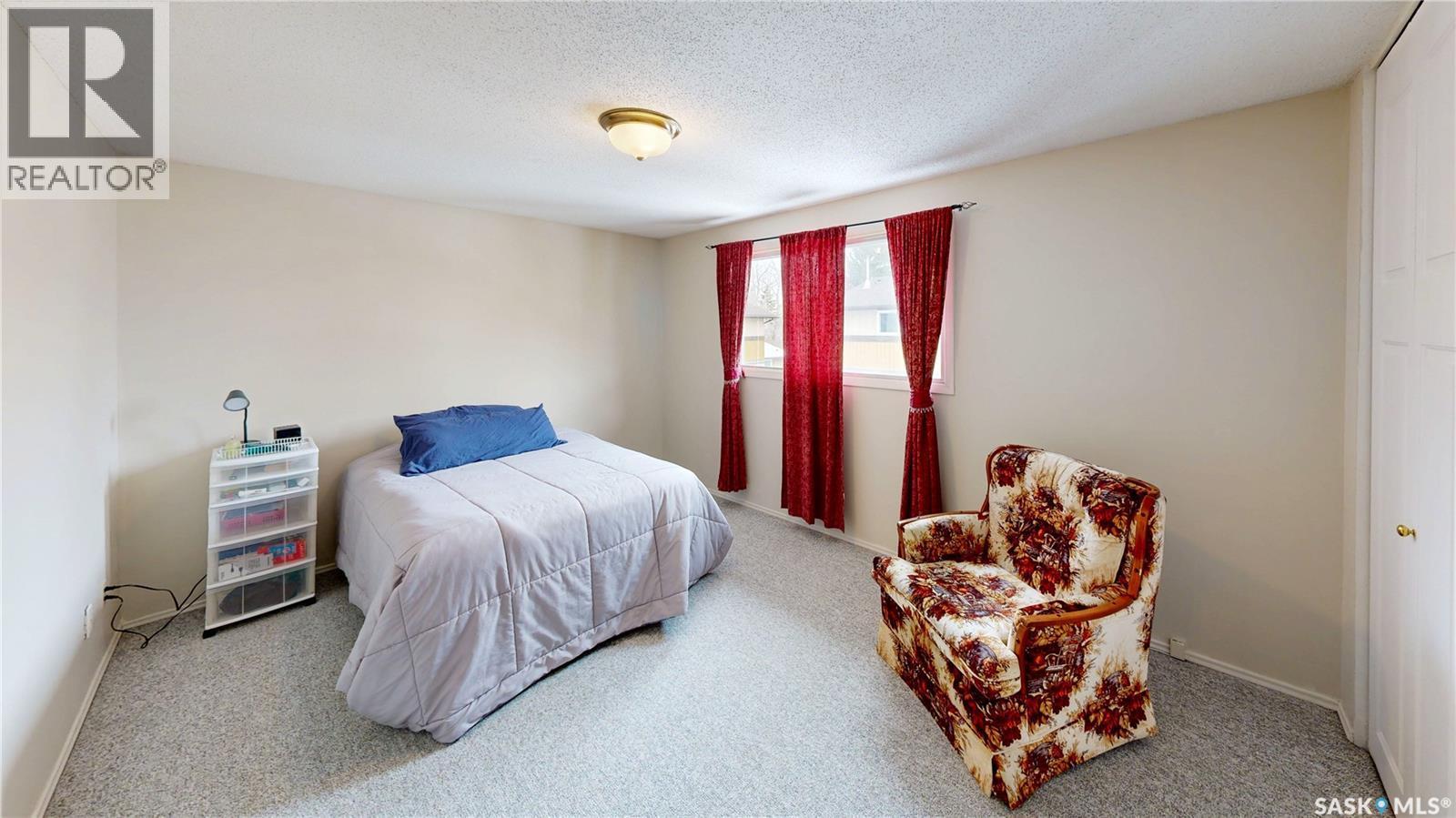 6 Mackenzie Mews, Regina, SK - Indoor Photo Showing Bedroom