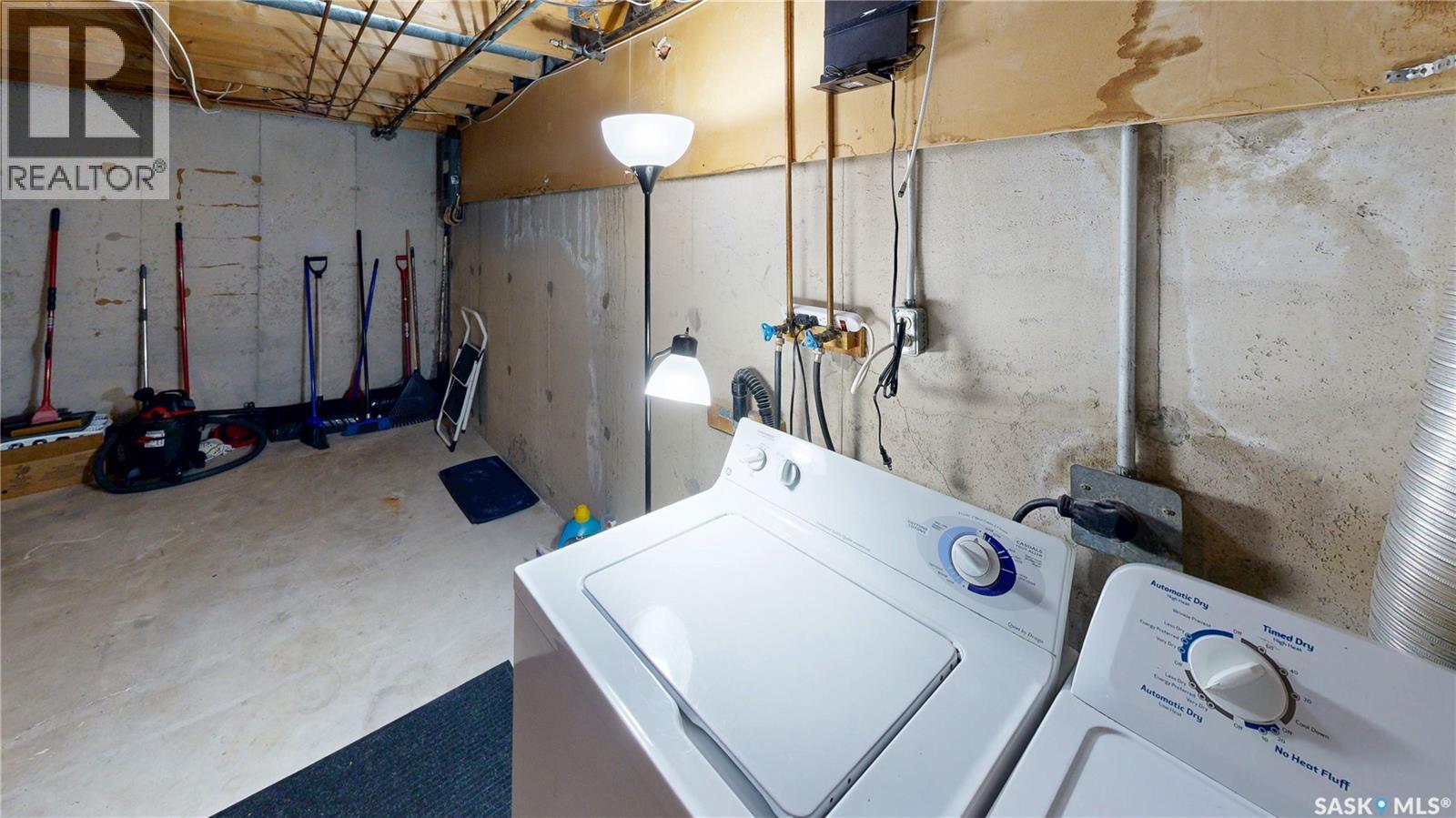6 Mackenzie Mews, Regina, SK - Indoor Photo Showing Laundry Room
