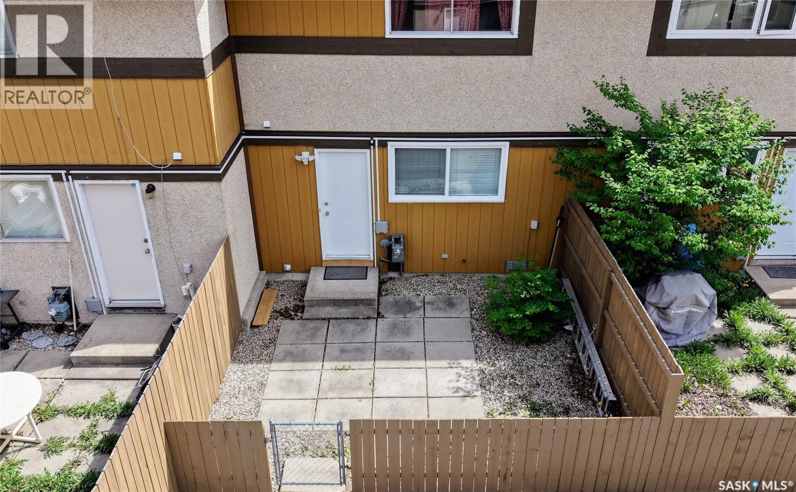6 Mackenzie Mews, Regina, SK - Outdoor