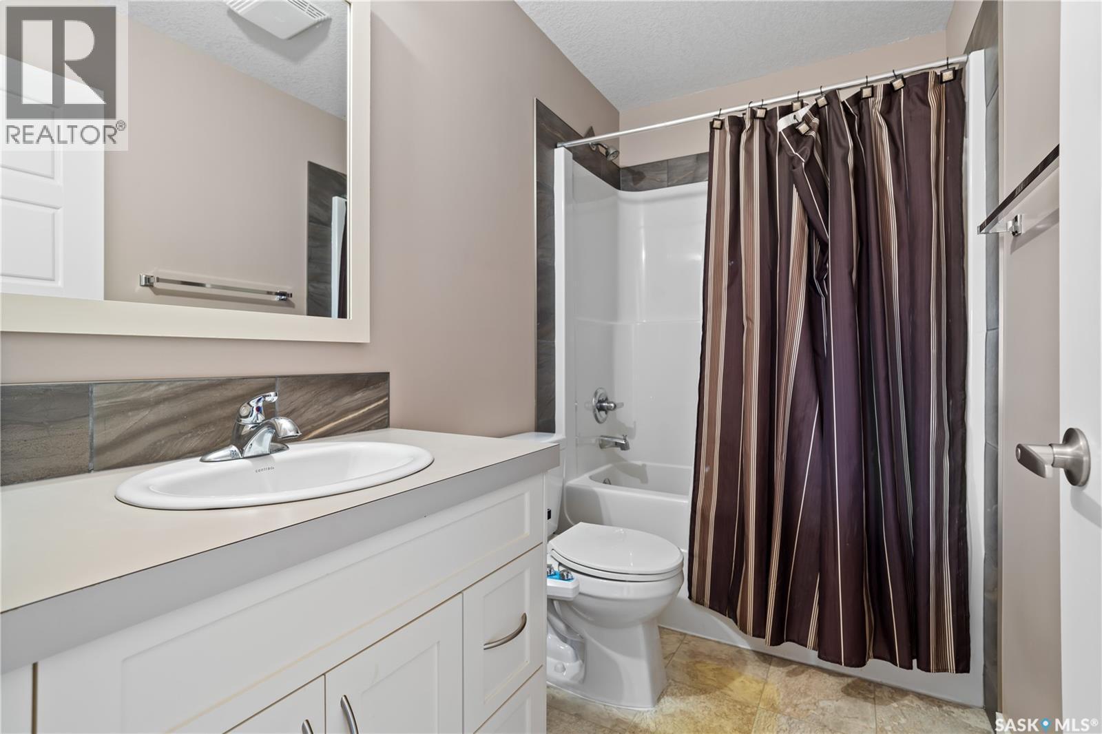 5001 Cornell Gate, Regina, SK - Indoor Photo Showing Bathroom