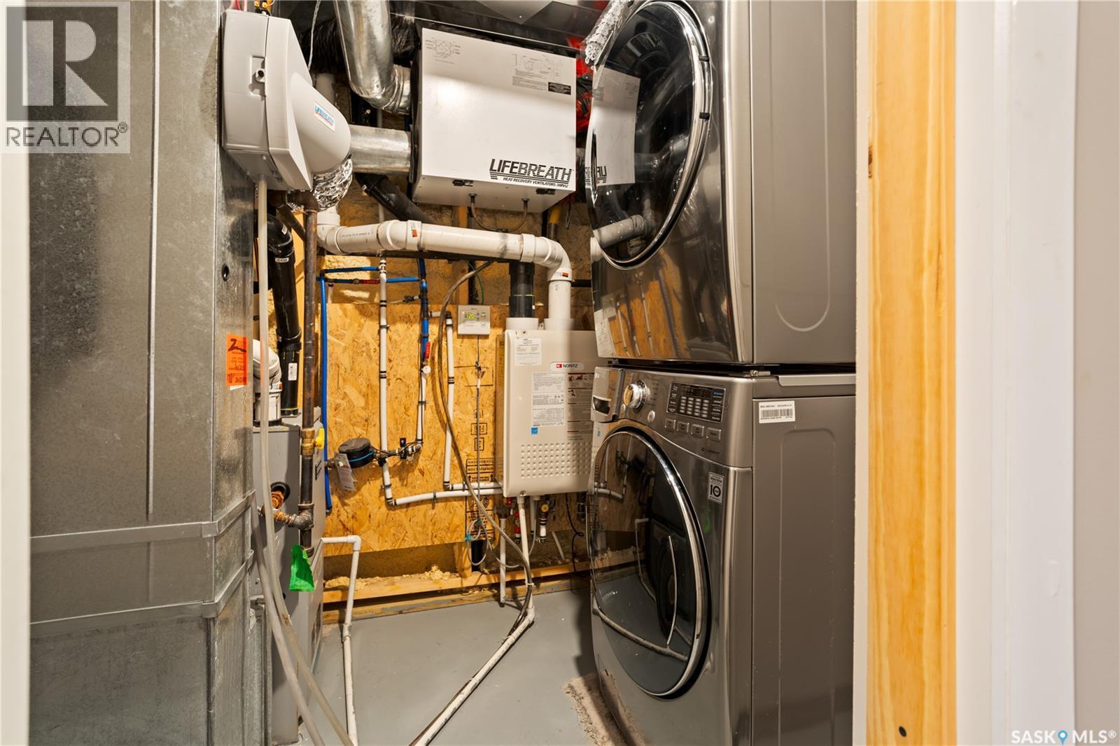 5001 Cornell Gate, Regina, SK - Indoor Photo Showing Laundry Room