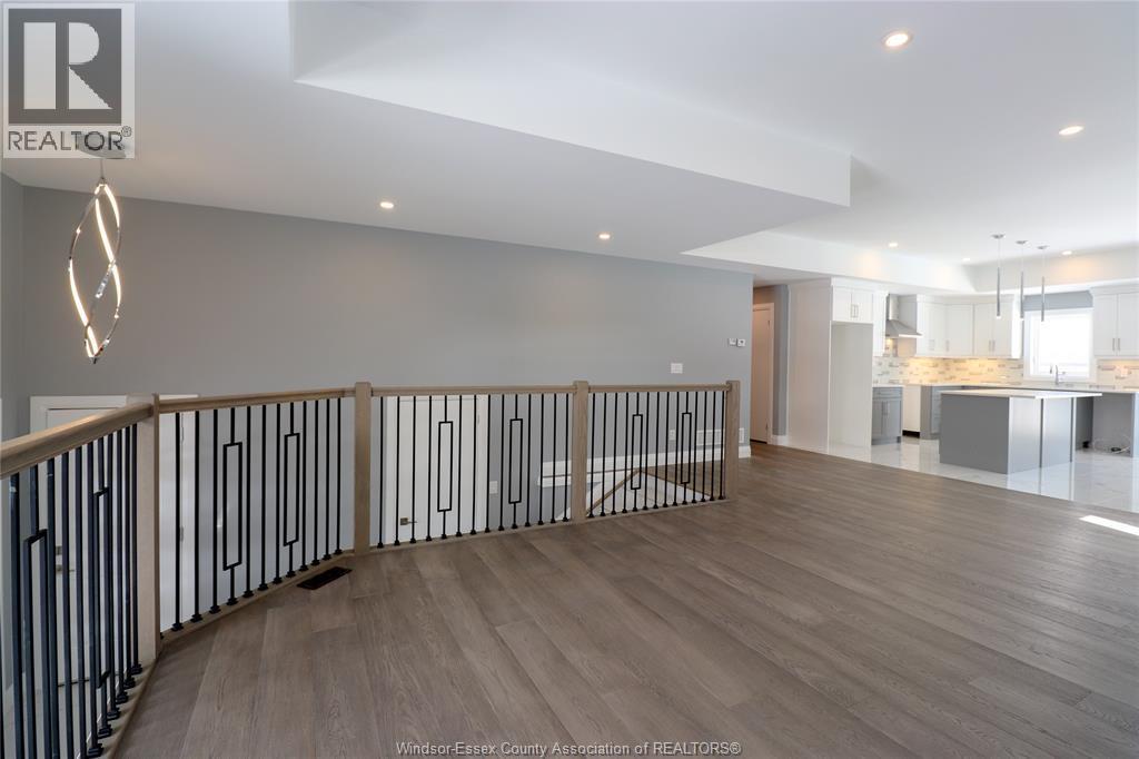 83 Bloomington, Chatham, ON - Indoor Photo Showing Other Room