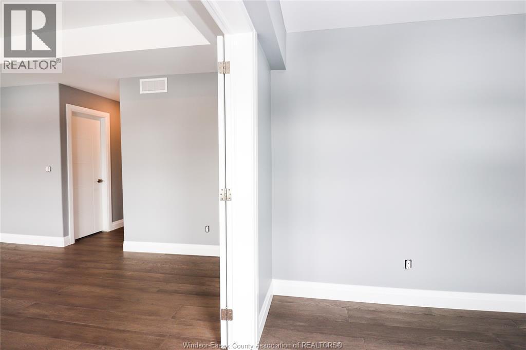 83 Bloomington, Chatham, ON - Indoor Photo Showing Other Room