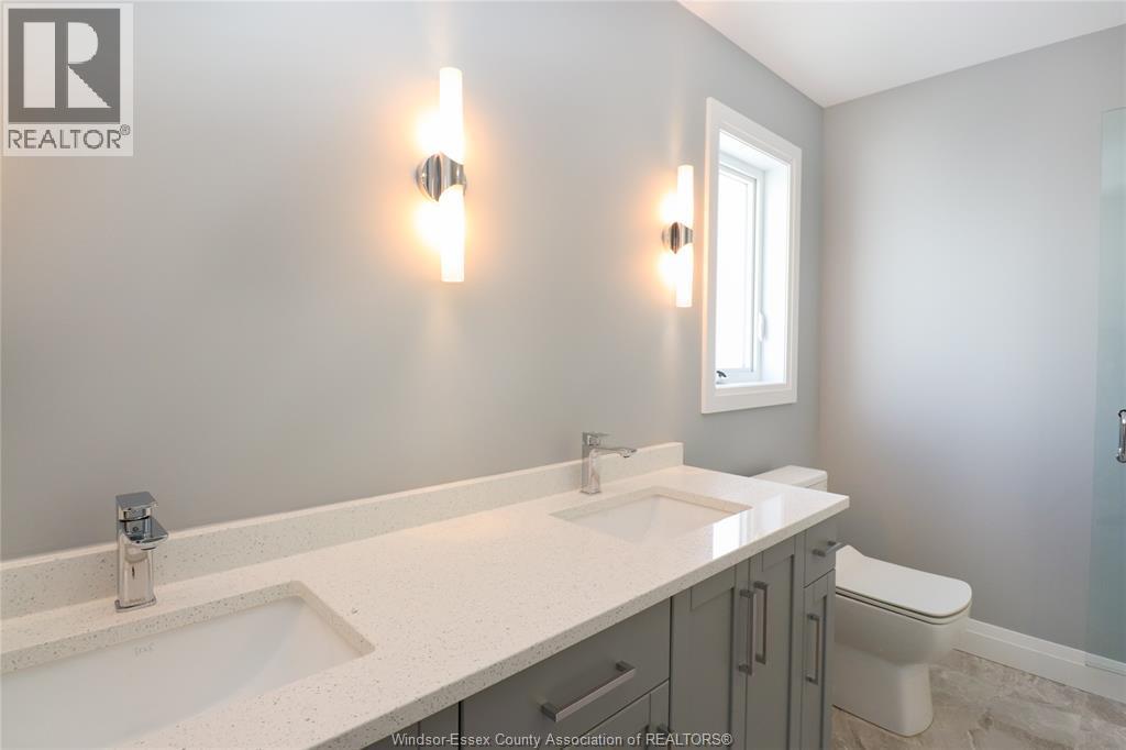 83 Bloomington, Chatham, ON - Indoor Photo Showing Bathroom