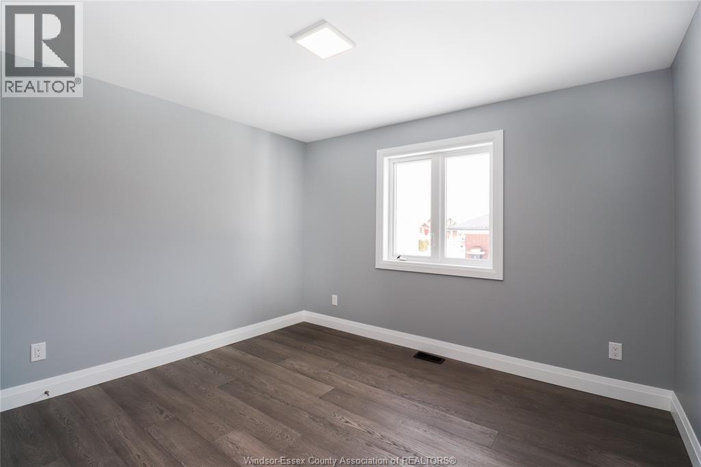 83 Bloomington, Chatham, ON - Indoor Photo Showing Other Room