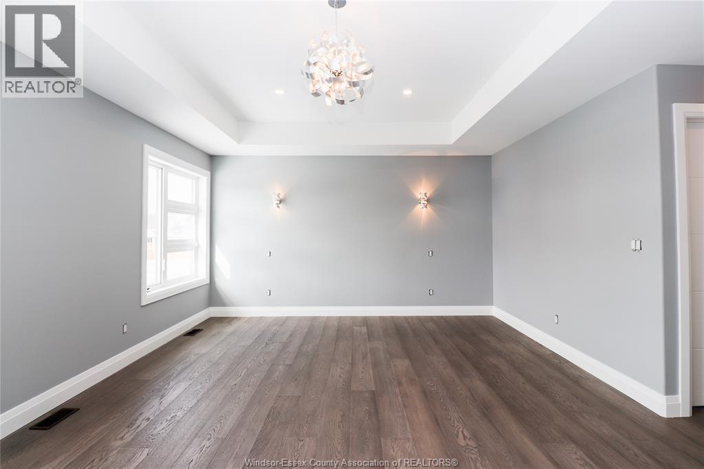 83 Bloomington, Chatham, ON - Indoor Photo Showing Other Room