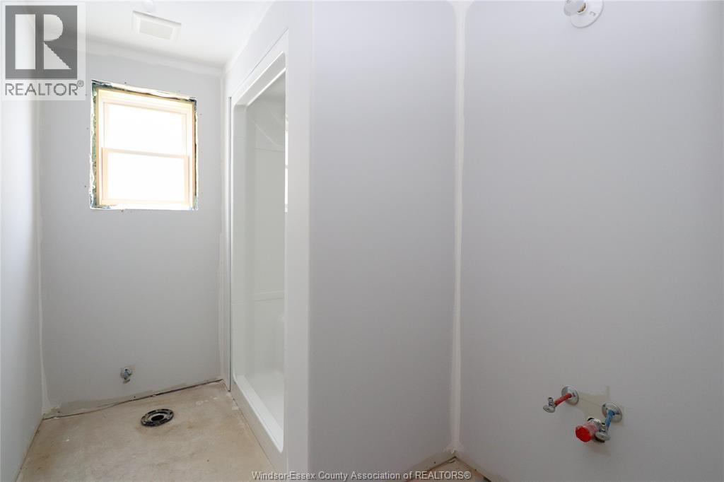 83 Bloomington, Chatham, ON - Indoor Photo Showing Other Room