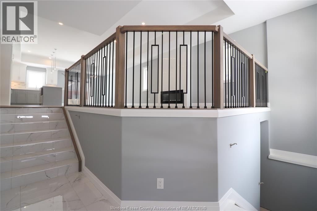 83 Bloomington, Chatham, ON - Indoor Photo Showing Other Room