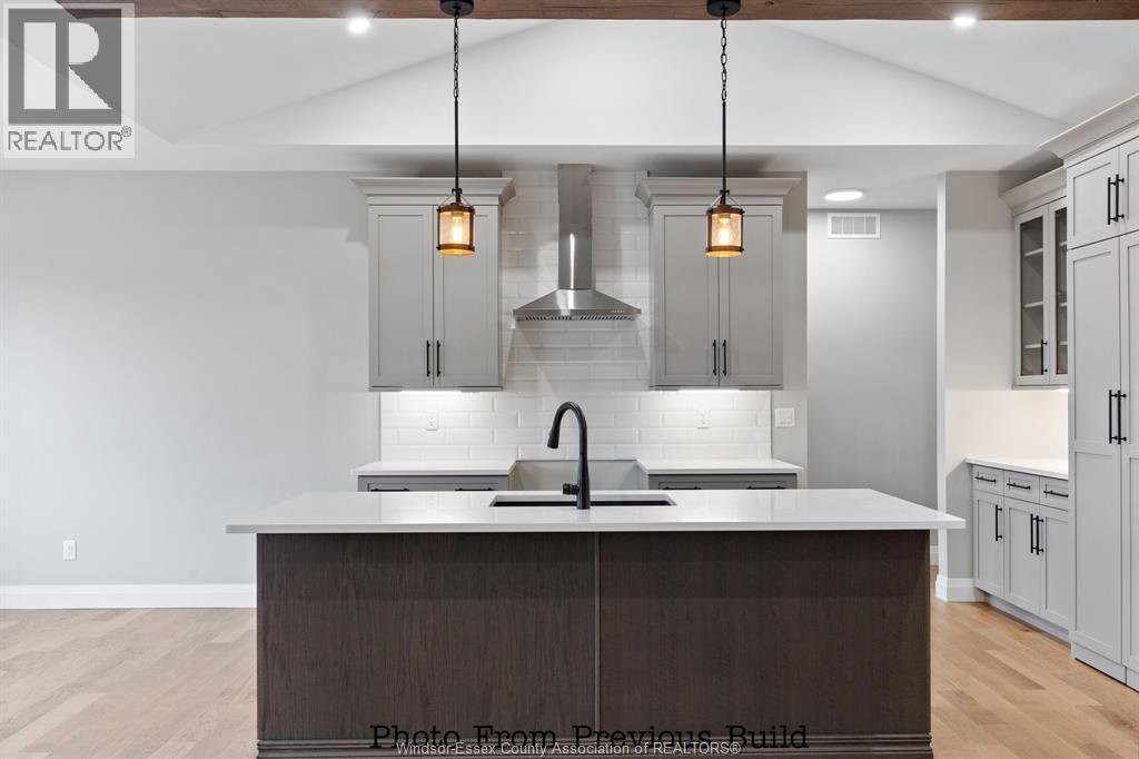 43 Bloomington, Chatham, ON - Indoor Photo Showing Kitchen
