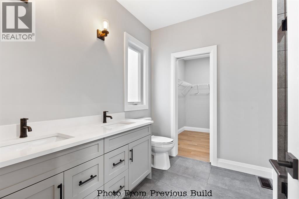43 Bloomington, Chatham, ON - Indoor Photo Showing Bathroom